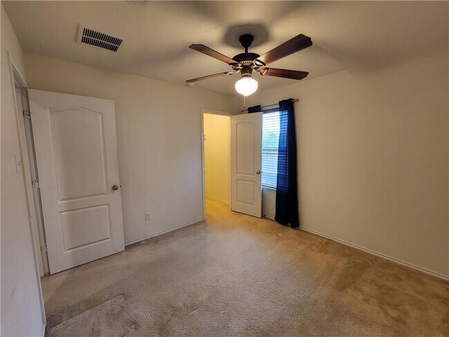 Building Photo - 222 Telluride Dr