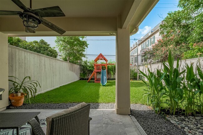 Building Photo - 4006 Lanark Ln