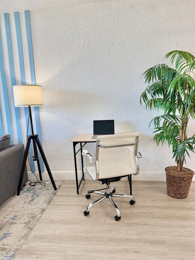 Building Photo - 4001 S Ocean Dr