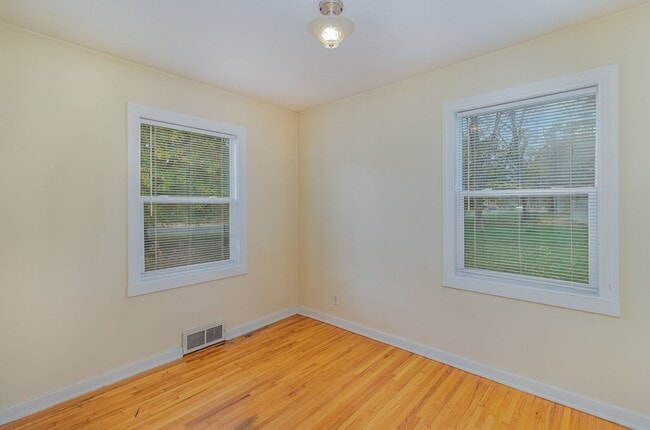 Building Photo - 2 Bed | 1 Bath Across From Coon Lake