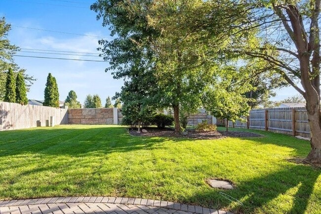 Building Photo - Exceptional Millard School District Home For Rent