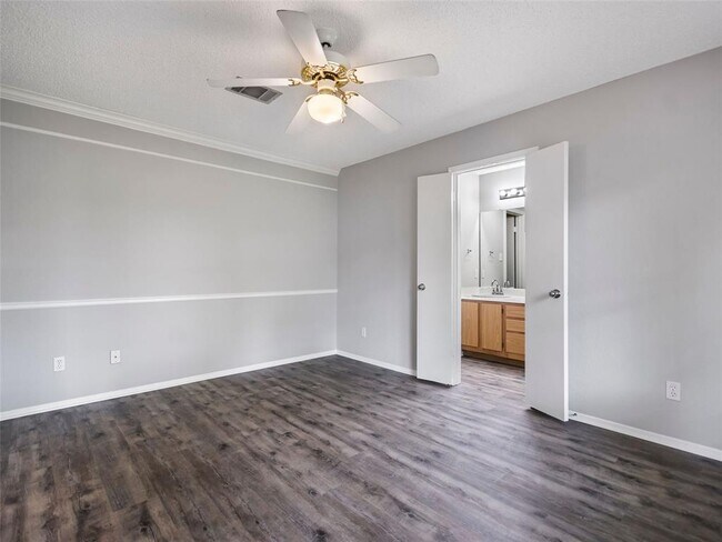 Building Photo - 1411 Hollow Tree Blvd