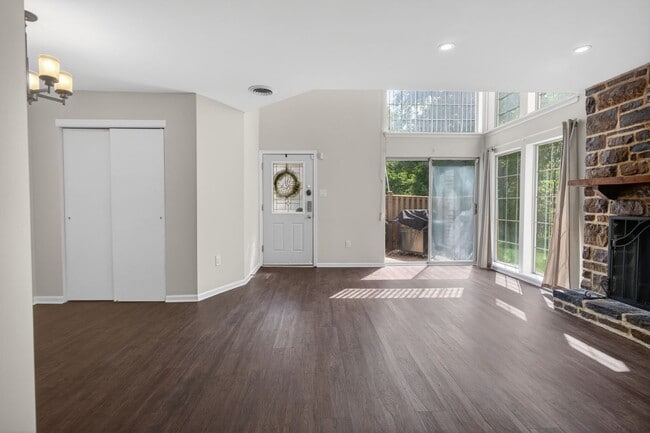 Building Photo - Beautifully Renovated Single-Level Condo in Hatboro-Horsham