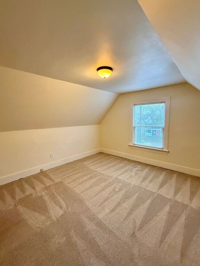 Building Photo - Charming 5-Bedroom Central District Home