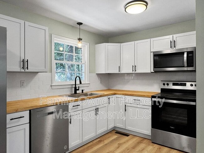 Building Photo - 2640 Orchid Ave