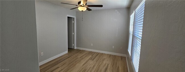 Building Photo - 395 Kensington Palace Ave