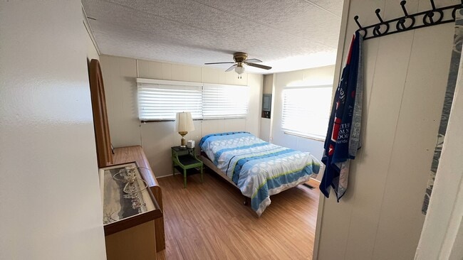 Building Photo - Beautiful 2 bedroom 2 bath mobile home for rent in 55+ community in south Tampa