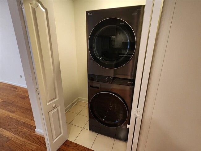 Building Photo - 195 14th St NE