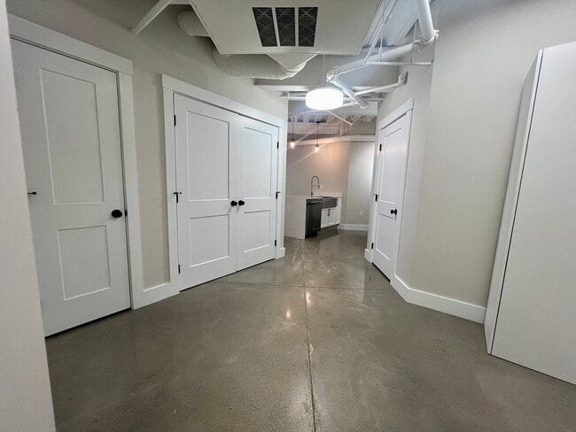 Building Photo - 305 Webster Ave