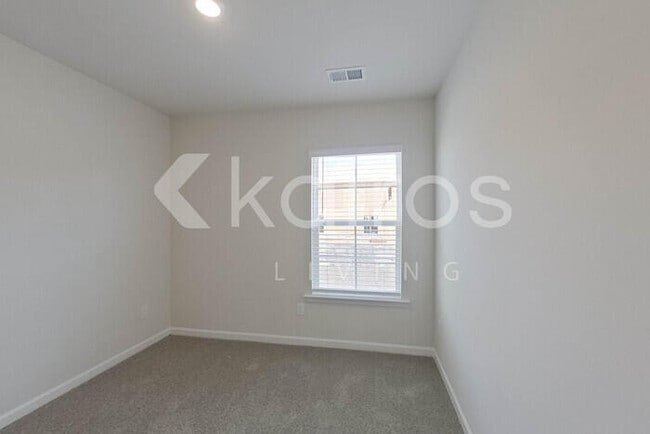 Building Photo - 2241 Banyon Cir