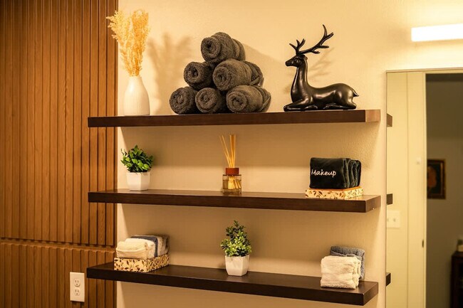 Building Photo - 1229 W 1st Ave