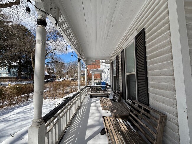 Building Photo - Single Family Home In The Park Ave Neighborhood!