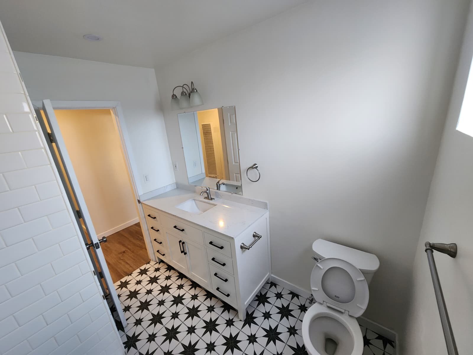 Building Photo - 1414 S Orange Grove Ave