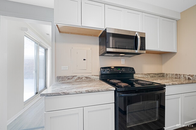 Building Photo - 17555 Howe Ave