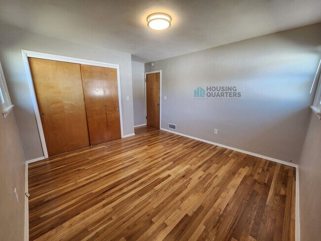 Building Photo - Beautiful single family home just minutes from Argonne and Upriver Drive!