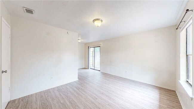 Building Photo - 1002 Verde Dr
