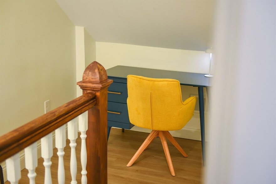 Building Photo - 1816 Rhine St