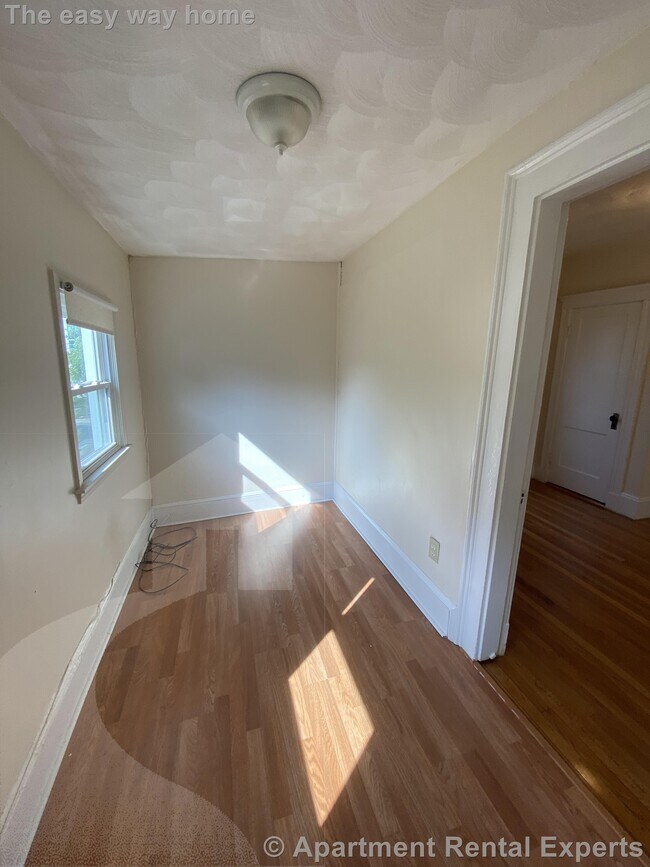 Building Photo - 10 Pinkham Rd
