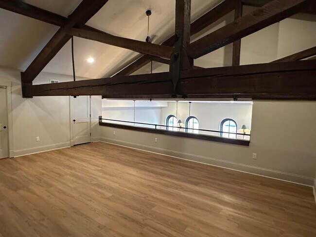 Building Photo - 307 W Main St