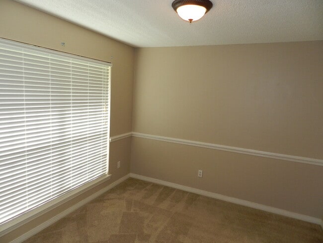 Building Photo - Spacious 4-Bedroom Home - Woodbine Springs