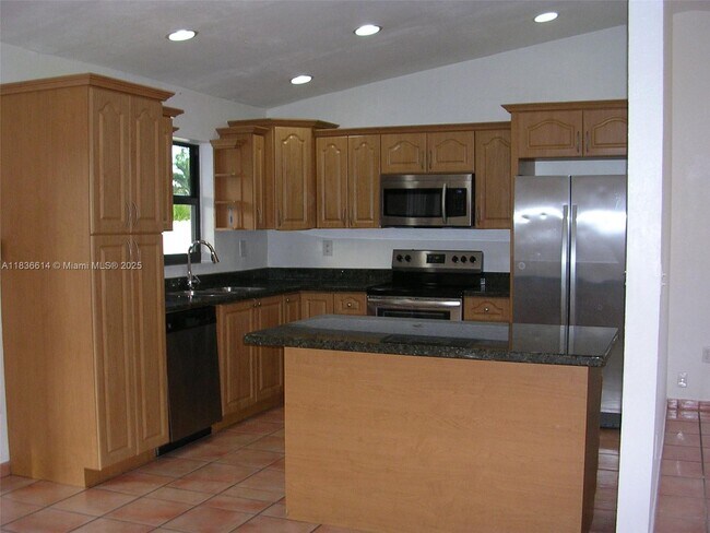 Building Photo - 14765 Kendale Lakes Blvd