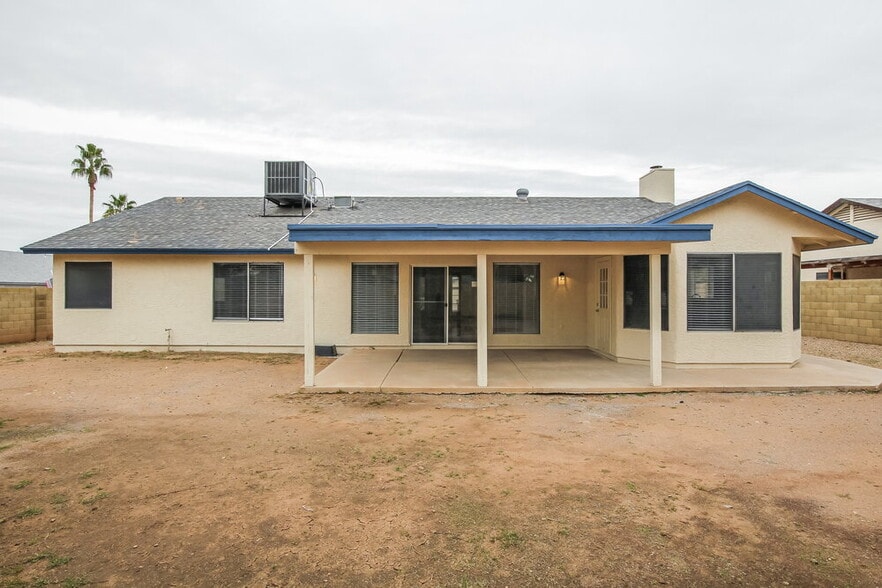 Building Photo - 7827 W Shangri La Rd