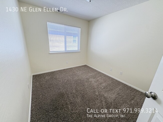 Building Photo - 1430 NE Glen Ellen Dr