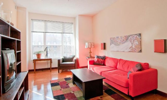 Building Photo - 308 E 18th St