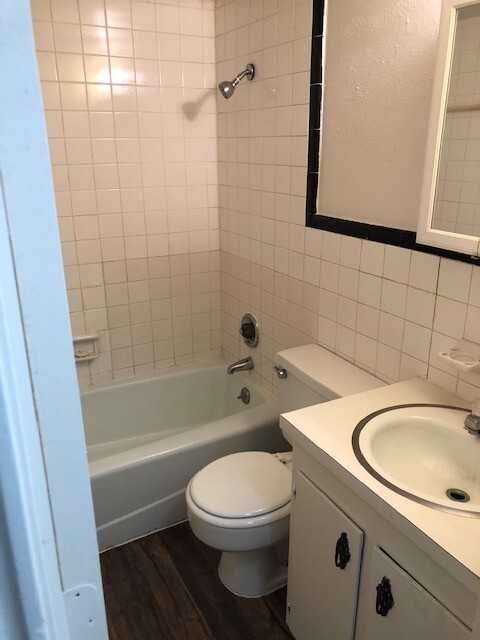 Building Photo - One bedroom by TWU