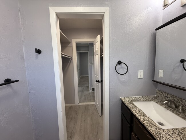 Building Photo - 5736 Shipp Dr