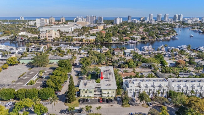 Building Photo - 1900 NE 8th Ct