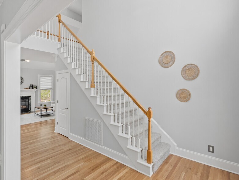 Building Photo - 6624 Barton Creek Dr