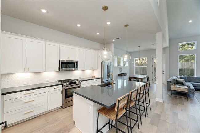 Building Photo - 5820 Harper Park Dr