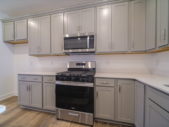 Building Photo - "Charming 2-Bed, 2-Bath Belmont Gem with Elegant Design"