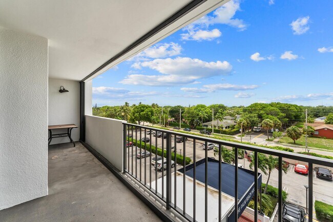 Building Photo - 5600 N Flagler Dr