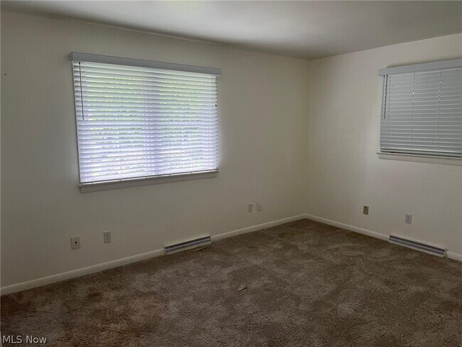 Building Photo - 9130 Cain Dr NE