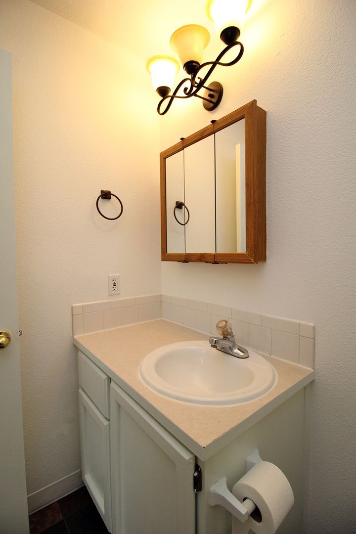 Building Photo - 13047 NE Prescott Dr