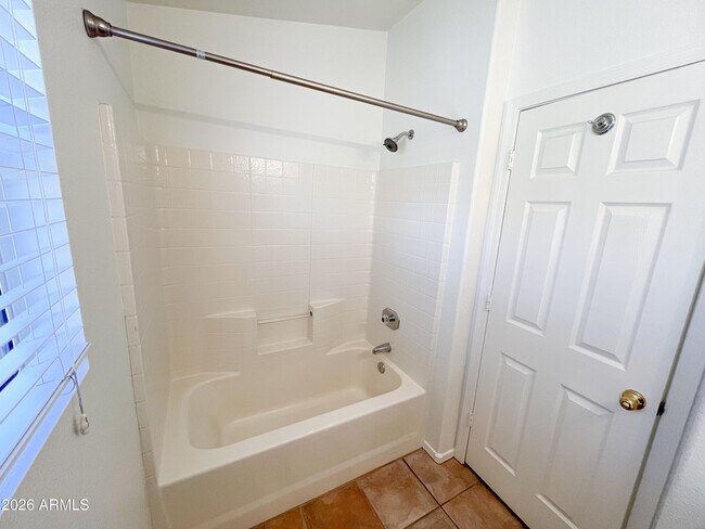 Building Photo - 1282 W Macaw Dr