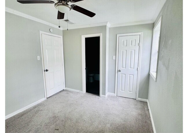 Building Photo - 4914 Kelso St