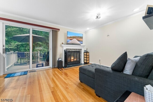 Building Photo - 4 Brightwood Ln