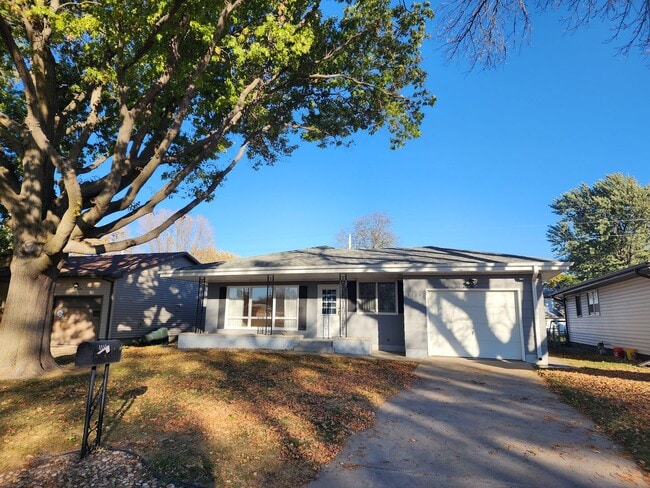 Primary Photo - 1115 N Sherman Ave