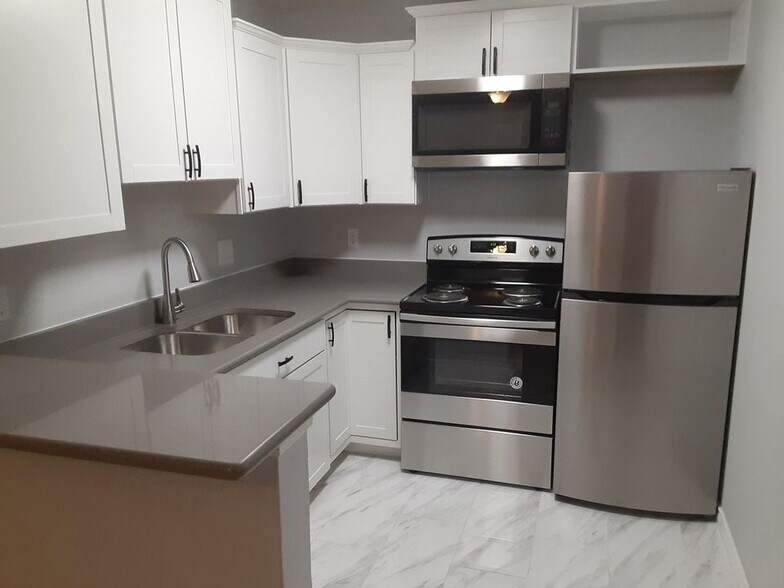 Primary Photo - 18333 Roehampton Dr