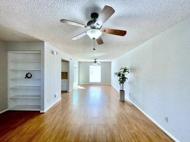 Building Photo - 9242 Westwood Village Dr