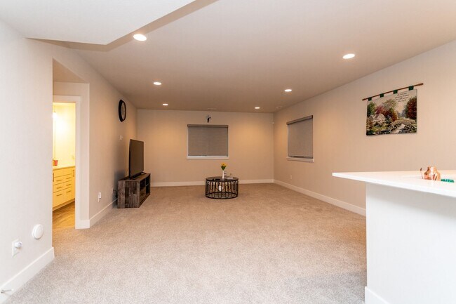 Building Photo - Experience the Perfect Blend of Nature and Luxury!!!