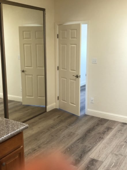 Building Photo - 5 Carlton Way