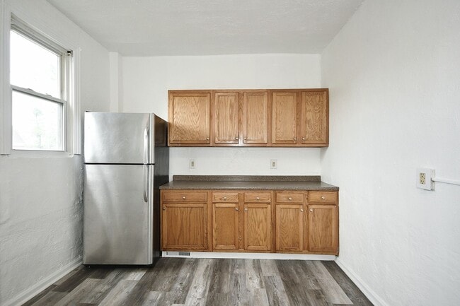 Building Photo - Updated 3 bed/1 bath House with garage!