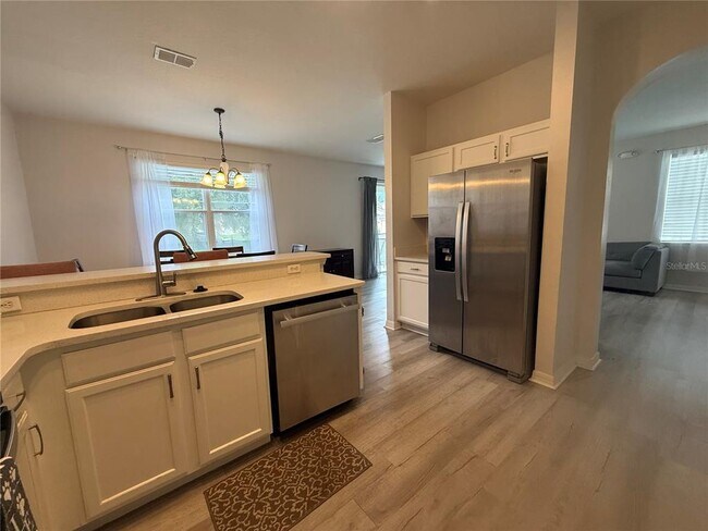 Building Photo - 1675 Royal Ridge Dr