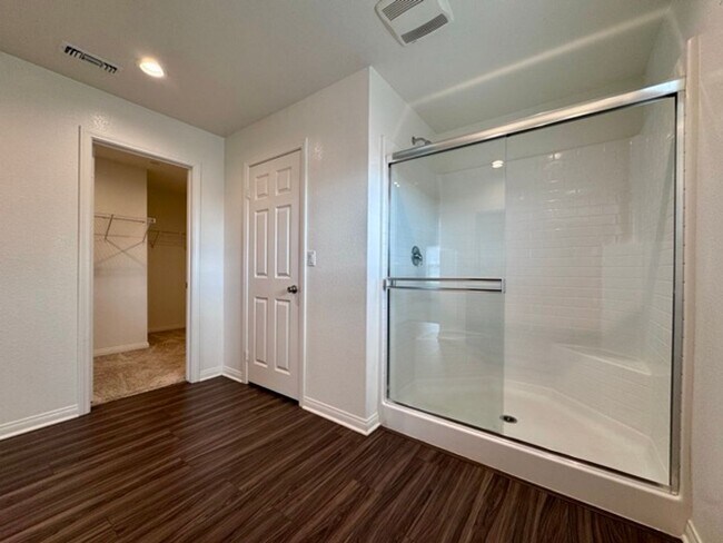 Building Photo - Newly built 4 bedroom Winchester home for ...