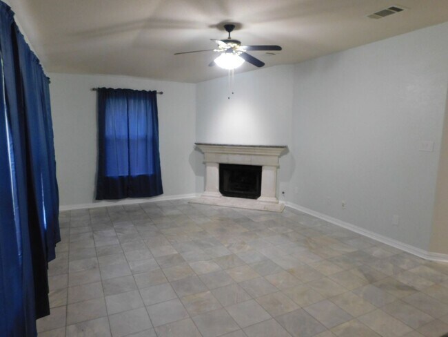 Building Photo - 1301 Leah Ln