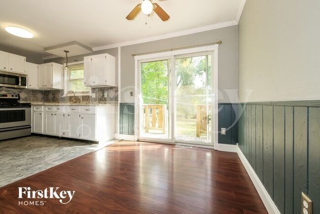 Building Photo - 5548 NE 58th St